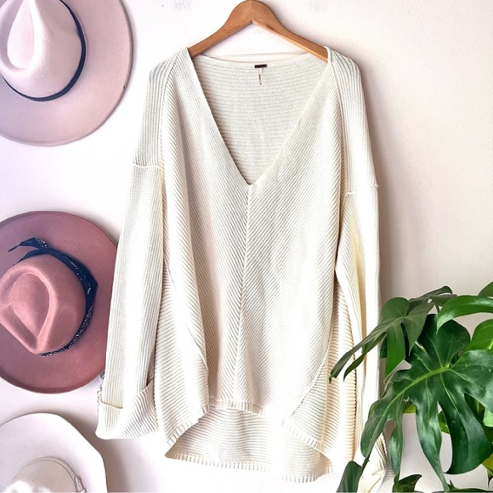 FREE PEOPLE La Brea V-Neck Sweater SIZE MEDIUM cream ribbed oversized‎ warm cozy - Picture 2 of 9